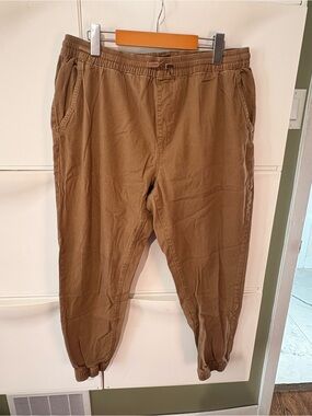 Aeropostale Men's Brown Elastic-Waist Jogger Pants